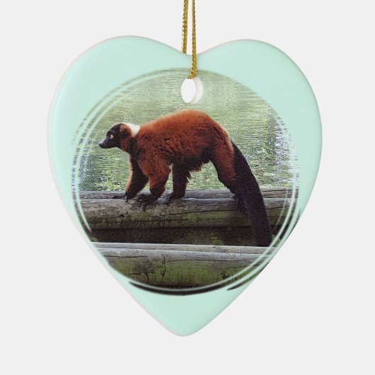 かわいい赤Ruffed Lemurの赤い毛皮の白の首 セラミックオーナメント (右)