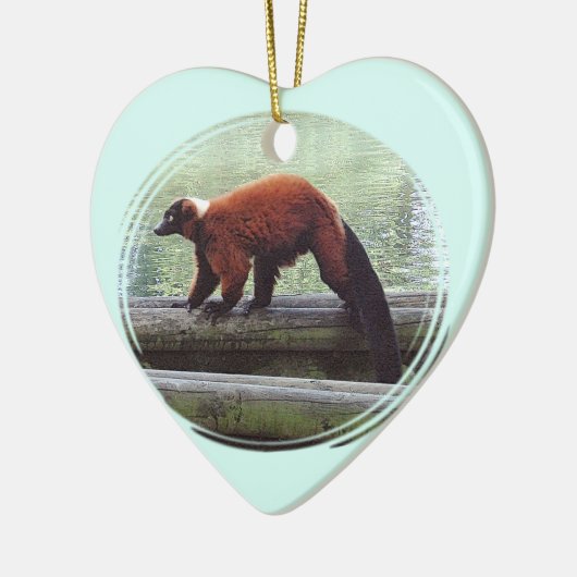 かわいい赤Ruffed Lemurの赤い毛皮の白の首 セラミックオーナメント (左)