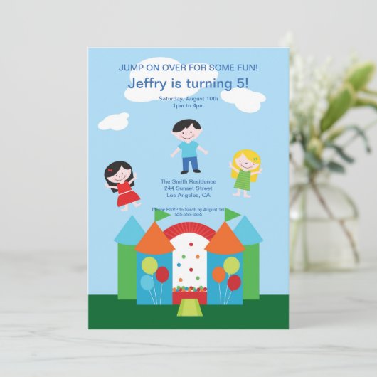 かわいい跳ね上がりの家の誕生日のパーティの招待状 招待状 (スタンド正面)