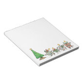 かわいい踊りのクリスマスプレゼントと木 ノートパッド (アングル)