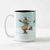 かわいい踊りのトナカイ-クリスマス ツートーンマグカップ (左)