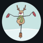 かわいい踊りトナカイ – Christmas ラウンドシール<br><div class="desc">氷のお洒落上によくはしゃぐ、キュートなクリスマスおもしろいトナカイ踊りのスケッチ。チャイコフスキーの「花のワルツ」が頭の中で曲がっているような愛と音楽で生み出されたトナカイのスマイルを願う。元々は白黒の手書きイラストレーションで、後にAdobe Illustratorで色を追加するためにリワークされた。他の製品でこのもしスケッチを表示するか、このデザインの新しいバリエーションを持ちたいかを教えて！</div>