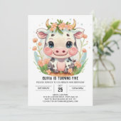 かわいい農場の女の子の牛の誕生日 招待状 (スタンド正面)