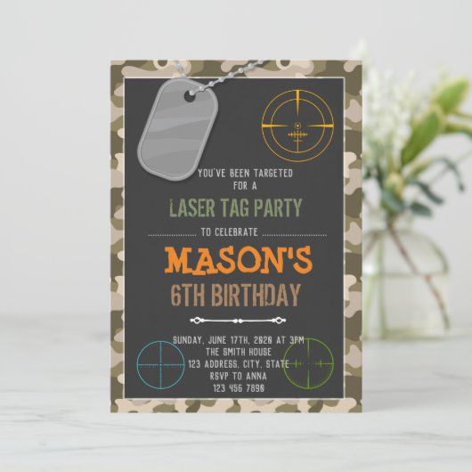 かわいい迷彩柄レーザーラベル誕生日の招待 招待状 (スタンド正面)