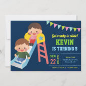 かわいい遊び場の滑り台の子供の誕生日パーティーの招待状 招待状 (正面)