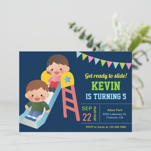 かわいい遊び場スライド子供の誕生日パーティー招待状 招待状 (スタンド正面)