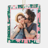 かわいい醜いセーター初めてのクリスマス 結婚した セラミックオーナメント (左)