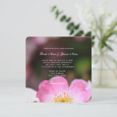 かわいい野生のピンクのバラの花の結婚式の招待状 招待状 (スタンド正面)