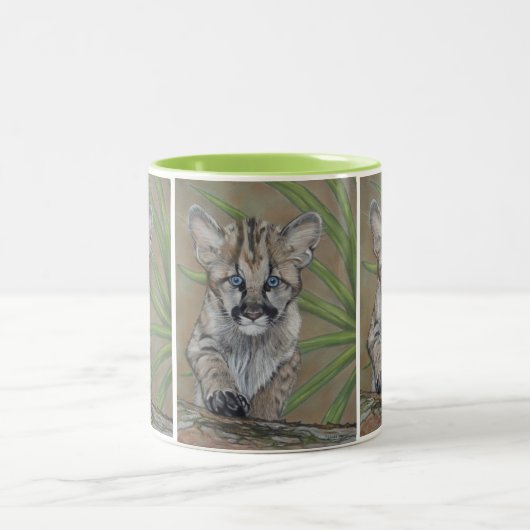 かわいい野生生物写真のクーガー大きな猫 ツートーンマグカップ (中央)