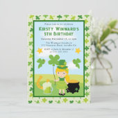 かわいい金髪の女の子が主役のセントパトリックデーの子供の誕生日 招待状 (スタンド正面)