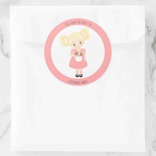 かわいい金髪の少女と子犬この本は属している ラウンドシール (バッグ)