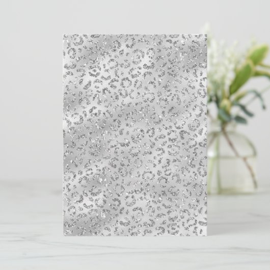 かわいい銀色のチーターヒョウの皮のプリント柄 招待状 (スタンド正面)