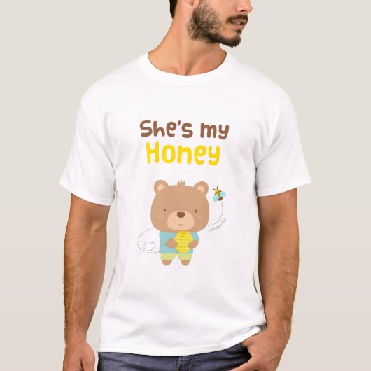 かわいい雄のクマとミツバチのカップル Tシャツ (正面)