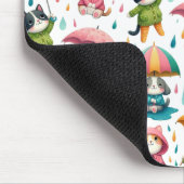 かわいい雨猫と傘つき犬 マウスパッド (コーナー)