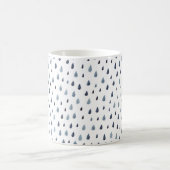 かわいい雨。水彩シームレスパターン。インディゴライ コーヒーマグカップ (中央)