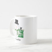 かわいい雪だるまと緑のクリスマスプレゼント コーヒーマグカップ (正面左)