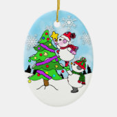 かわいい雪だるまカップルが星を樹に置く セラミックオーナメント (正面)