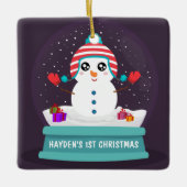 かわいい雪だるまパーソナライズされたベビーの初めてのクリスマス セラミックオーナメント (正面)