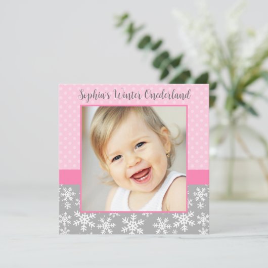 かわいい雪のかけら冬のオーネダーランド写真ピンクグレー 招待状 (スタンド正面)