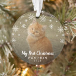 かわいい雪片フォトキャットマイ初めてのクリスマス オーナメント<br><div class="desc">今年は新しい子猫を飼った？白いチョークと雪のモダン結晶に「私の初めてのクリスマス」というメッセージを書いたデザインと写真の上にシンプルは、猫の名前と年と一緒に描いたを使った記念オーナメントで木に思い出を追加すお気に入りの。両側に同じ写真を追加するか、両側違うに同じ写真を追加する。このオーナメントは素晴らしあなたの新しいペットを記念する方法である。</div>