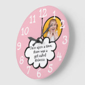 かわいい雲のストリング パーソナライズ フォト ピンク ラージ壁時計 (傾斜)