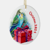 かわいい青いインコとクリスマスプレゼント セラミックオーナメント (右)
