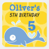 かわいい青いマンガのホエールキッドの誕生日パーティーのお願い スクエアシール (正面)