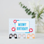 かわいい青い水玉模様の猫の手が上がったハッピーバースデー ポストカード (スタンド正面)