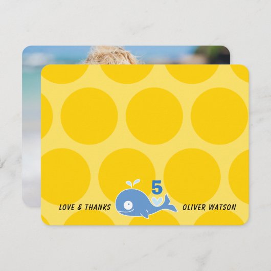 かわいい青い漫画のクジラの子供のビーチの誕生日写真 サンキューカード (正面/裏面)