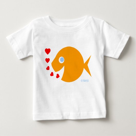 かわいい青い目ベビー金魚の漫画とキス ベビーTシャツ (正面)