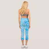 かわいい青い空の水彩雲のパターン カプリレギンス (裏面)