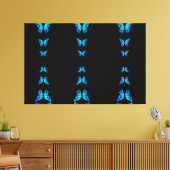 かわいい青い蝶々 ブラック ミッドナイト カラー キャンバスプリント (インサイチュ (リビング))