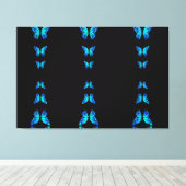 かわいい青い蝶々 ブラック ミッドナイト カラー キャンバスプリント (インサイチュ (ウッドフロア))