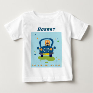 かわいい青い車で猫をパーソナライズ ベビーTシャツ