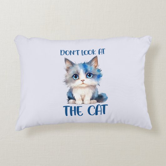 かわいい青みがかった子猫 アクセントクッション (正面)