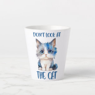 かわいい青みがかった子猫 カフェラテマグ