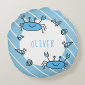 かわいい青カニの海の動物の少年の名前 ラウンドクッション (裏面)