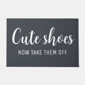 かわいい靴が脱ぐ |濃おもしろいい灰色 ドアマット (正面)