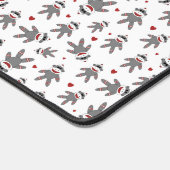 かわいい靴下ザルと赤いハート柄 デスクマット (コーナー)