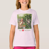 かわいい顔出し少女とヤギのTシャツ Tシャツ (正面)