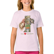 かわいい顔出し少女とヤギのTシャツ