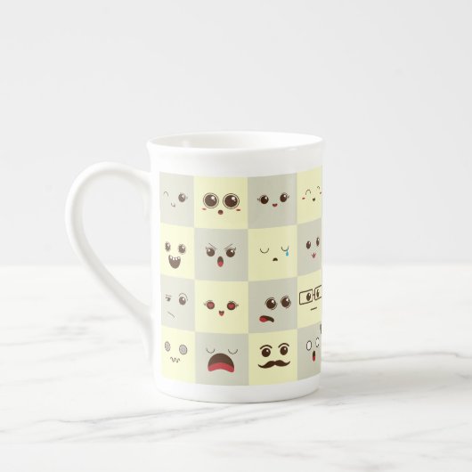 かわいい顔 ボーンチャイナマグカップ (左)