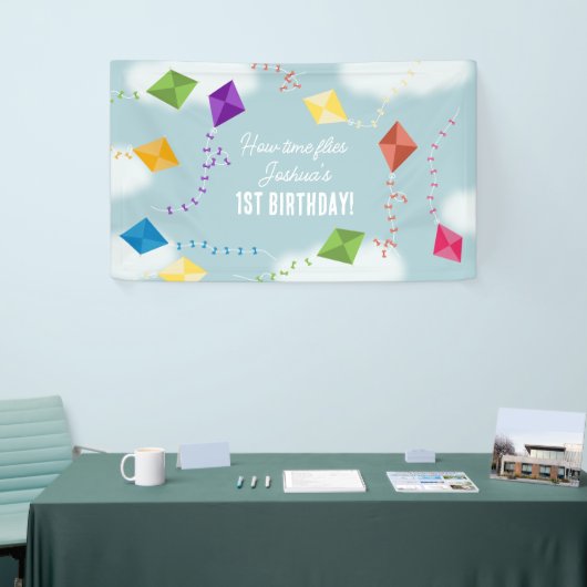 かわいい飛んでいるキートキッズタイムフライ誕生日 横断幕 (トレードショー)