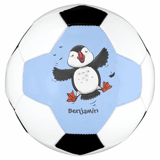 かわいい飛んでいるハッピーパフィン青い漫画イラストレーション サッカーボール (正面)