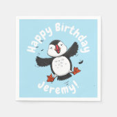 かわいい飛んでいるハッピーパフィン青い漫画イラストレーション スタンダードカクテルナプキン (正面)