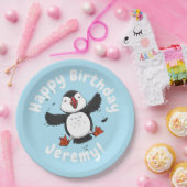 かわいい飛んでいるハッピーパフィン青い漫画イラストレーション ペーパープレート (パーティー)