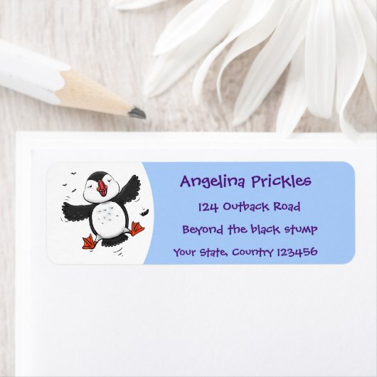 かわいい飛んでいるハッピーパフィン青い漫画イラストレーション ラベル (インサイチュ)