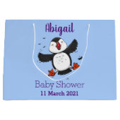 かわいい飛んでいるハッピーパフィン青い漫画イラストレーション ラージペーパーバッグ (正面)