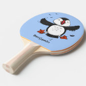 かわいい飛んでいるハッピーパフィン青い漫画イラストレーション 卓球ラケット (正面アングル)