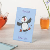 かわいい飛んでいるハッピーパフィン青い漫画イラストレーション 台座サイン (インサイチュ)